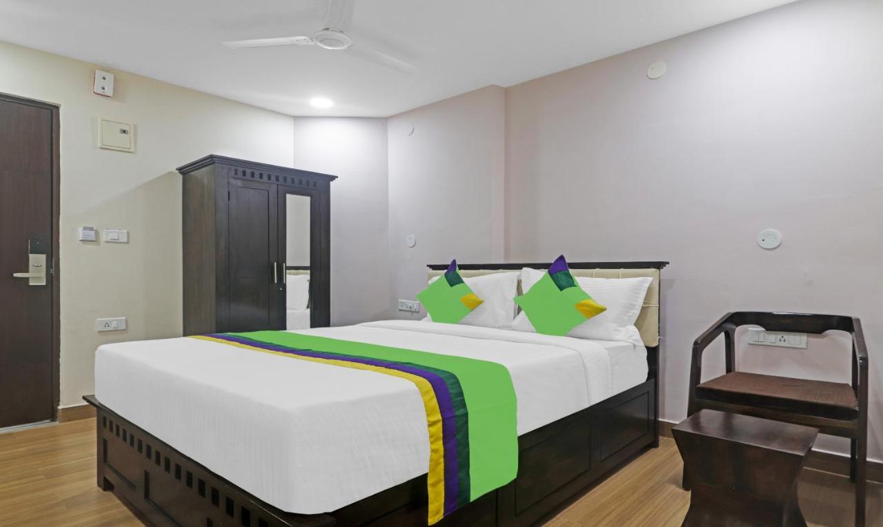 Treebo Purple Square Hotell Hyderabad Eksteriør bilde