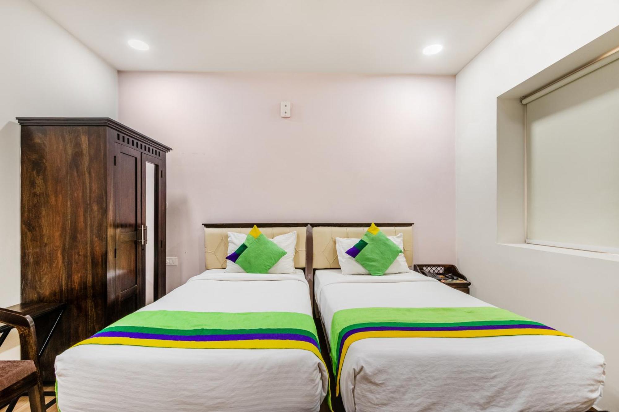 Treebo Purple Square Hotell Hyderabad Eksteriør bilde