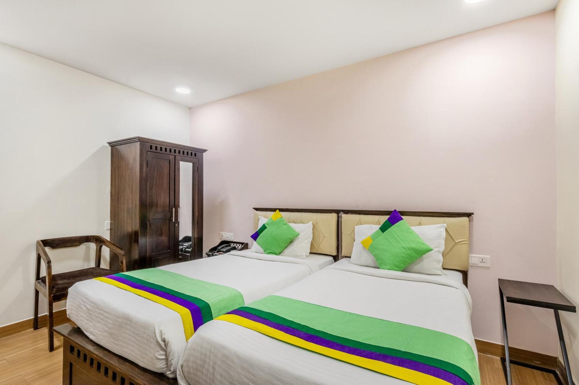 Treebo Purple Square Hotell Hyderabad Eksteriør bilde