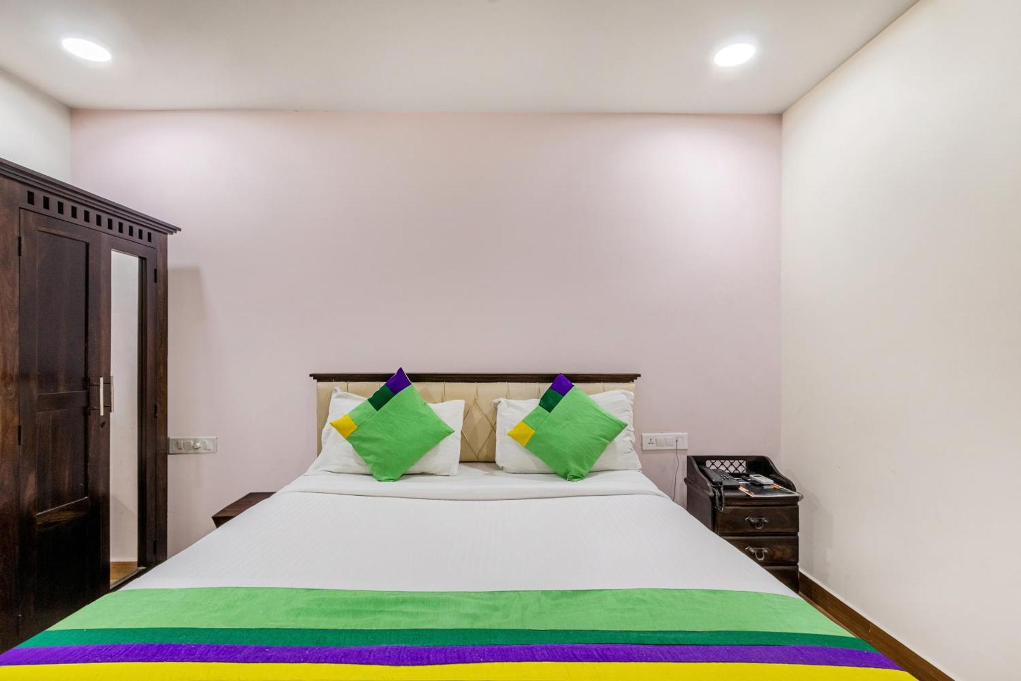 Treebo Purple Square Hotell Hyderabad Eksteriør bilde