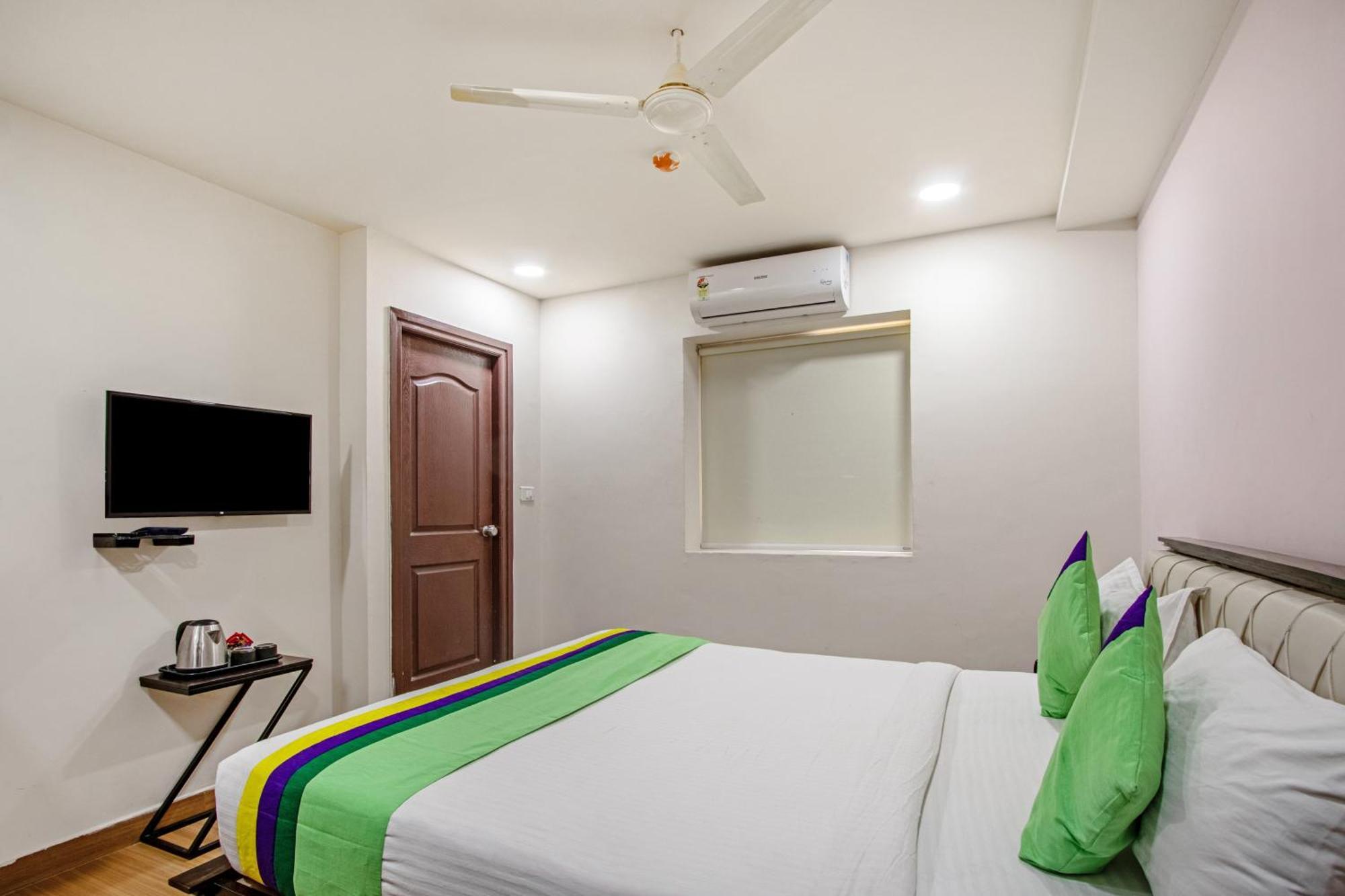 Treebo Purple Square Hotell Hyderabad Eksteriør bilde