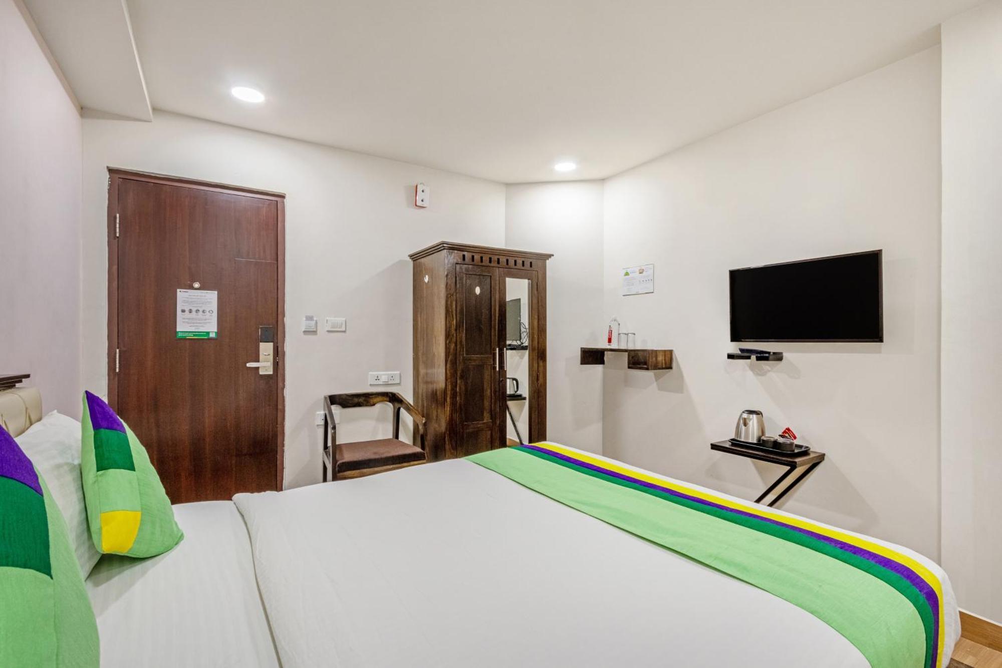 Treebo Purple Square Hotell Hyderabad Eksteriør bilde