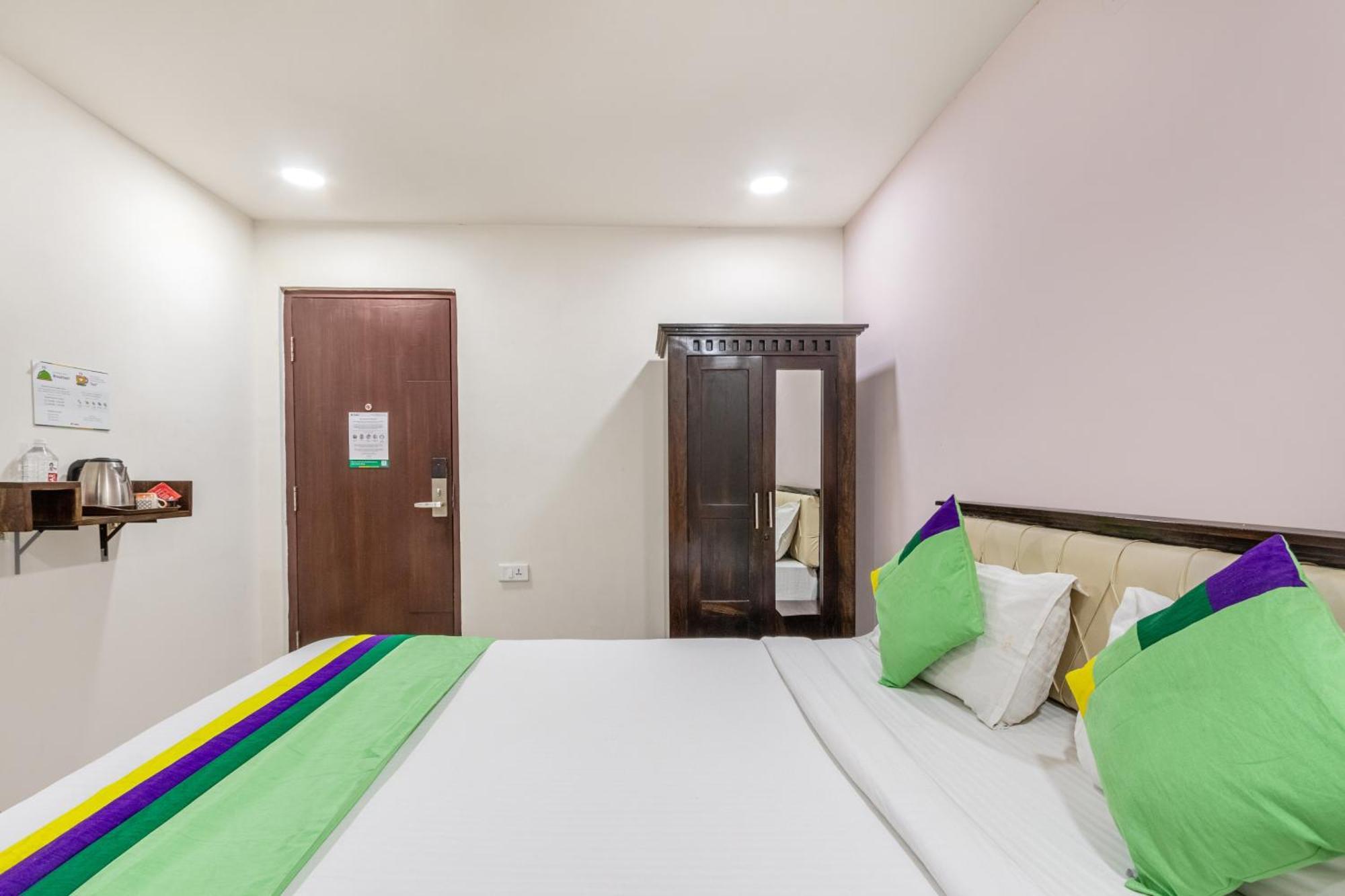 Treebo Purple Square Hotell Hyderabad Eksteriør bilde