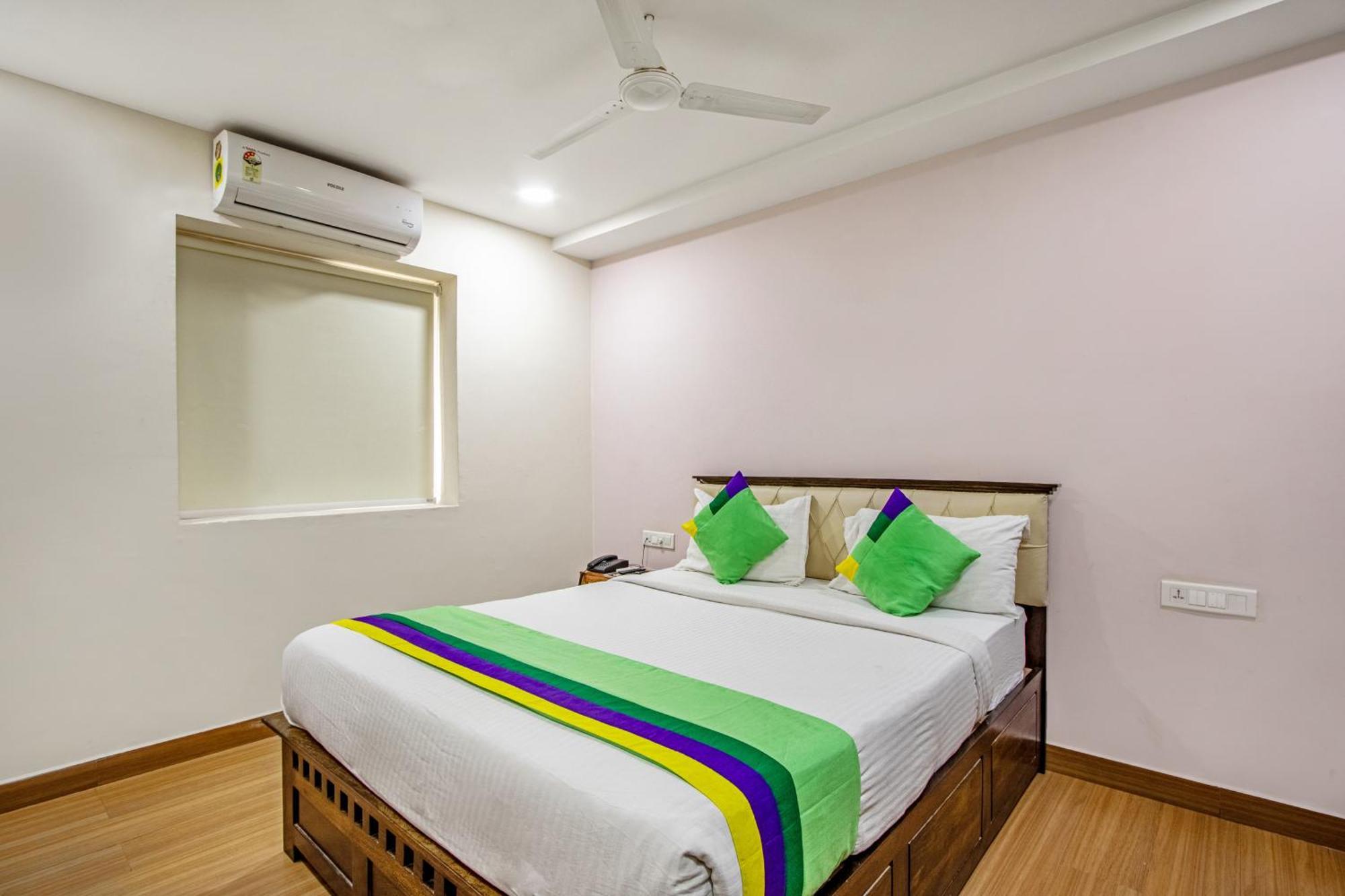 Treebo Purple Square Hotell Hyderabad Eksteriør bilde