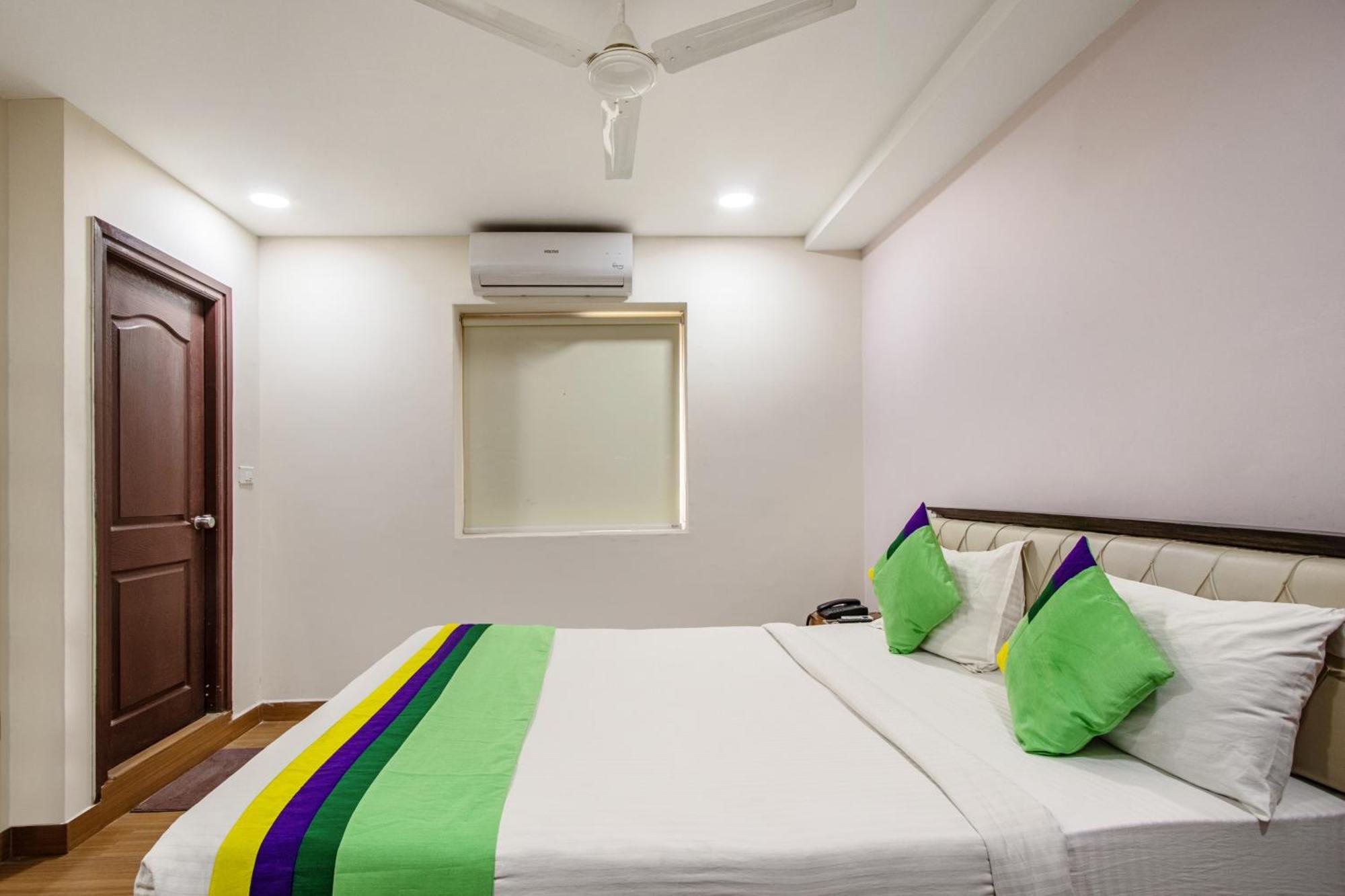 Treebo Purple Square Hotell Hyderabad Eksteriør bilde