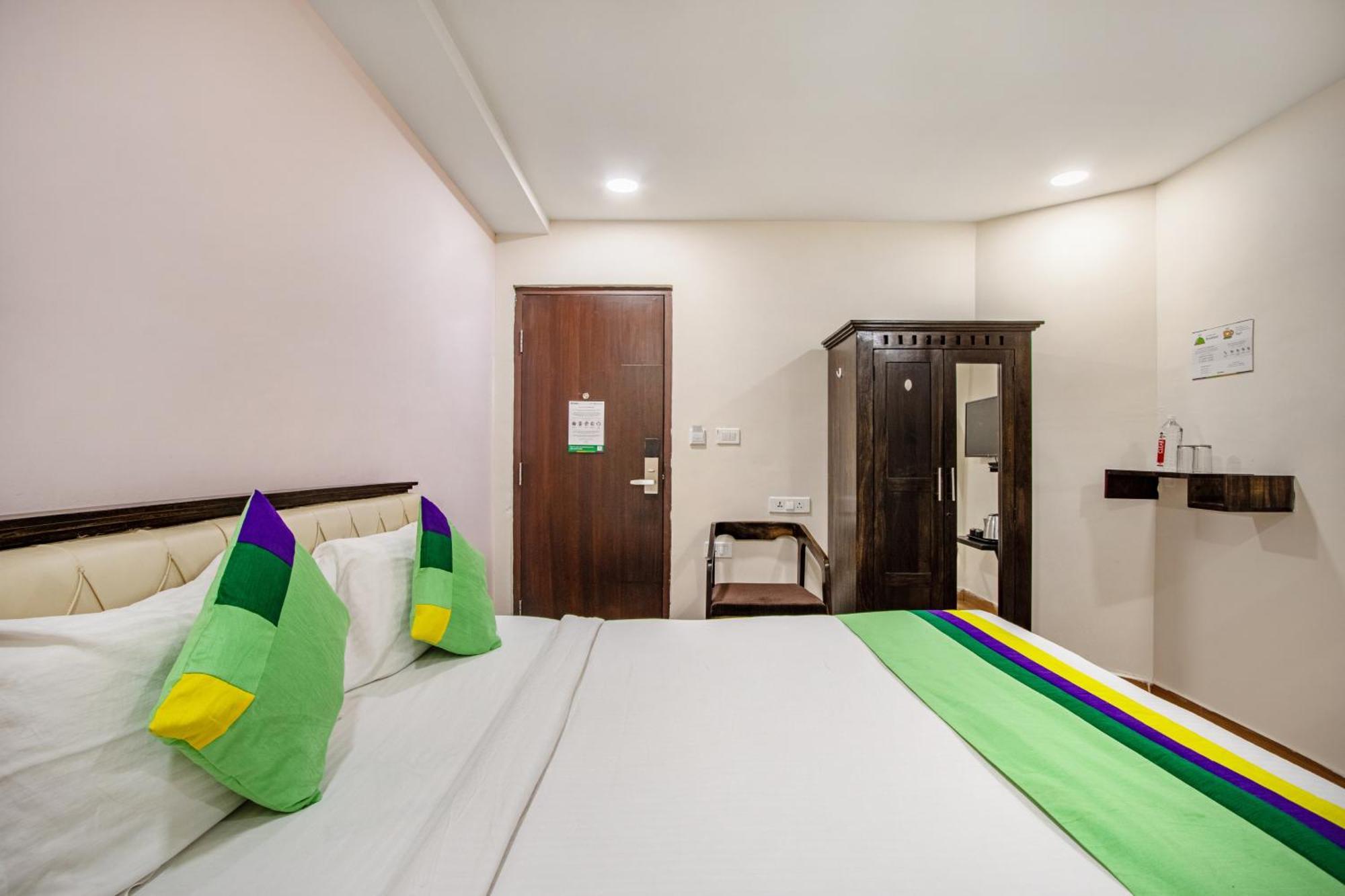 Treebo Purple Square Hotell Hyderabad Eksteriør bilde